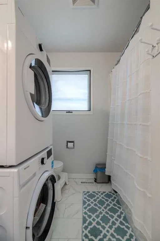7 Cayuga Place W