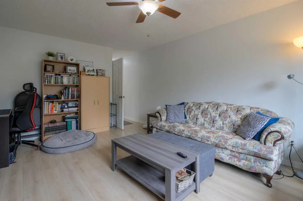 7 Cayuga Place W