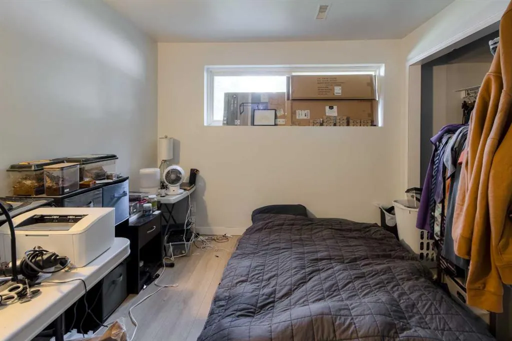 7 Cayuga Place W