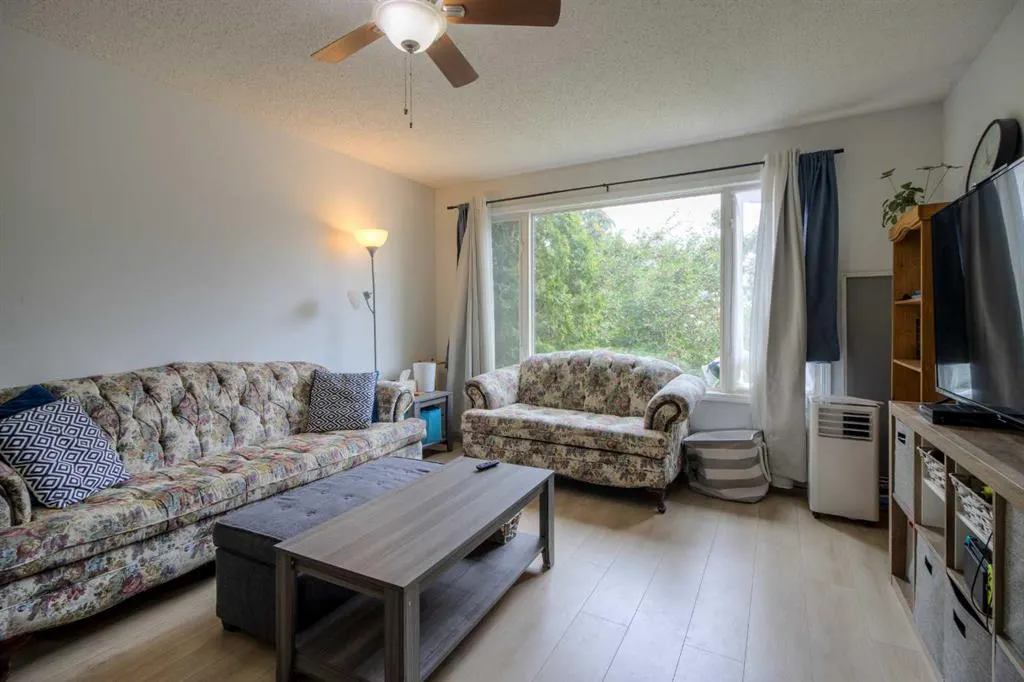 7 Cayuga Place W