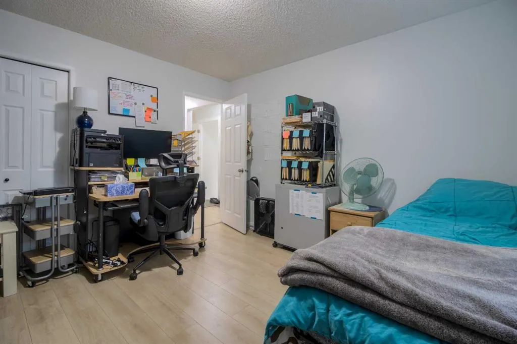 7 Cayuga Place W