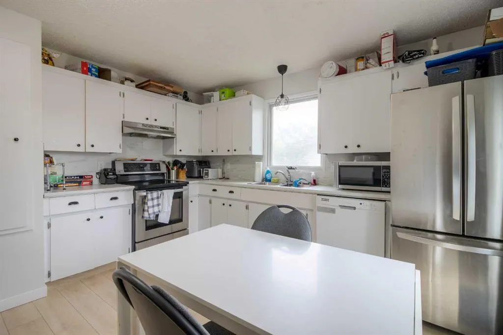 7 Cayuga Place W