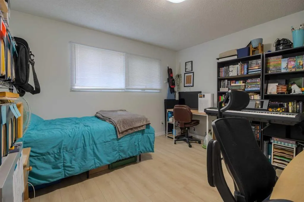 7 Cayuga Place W