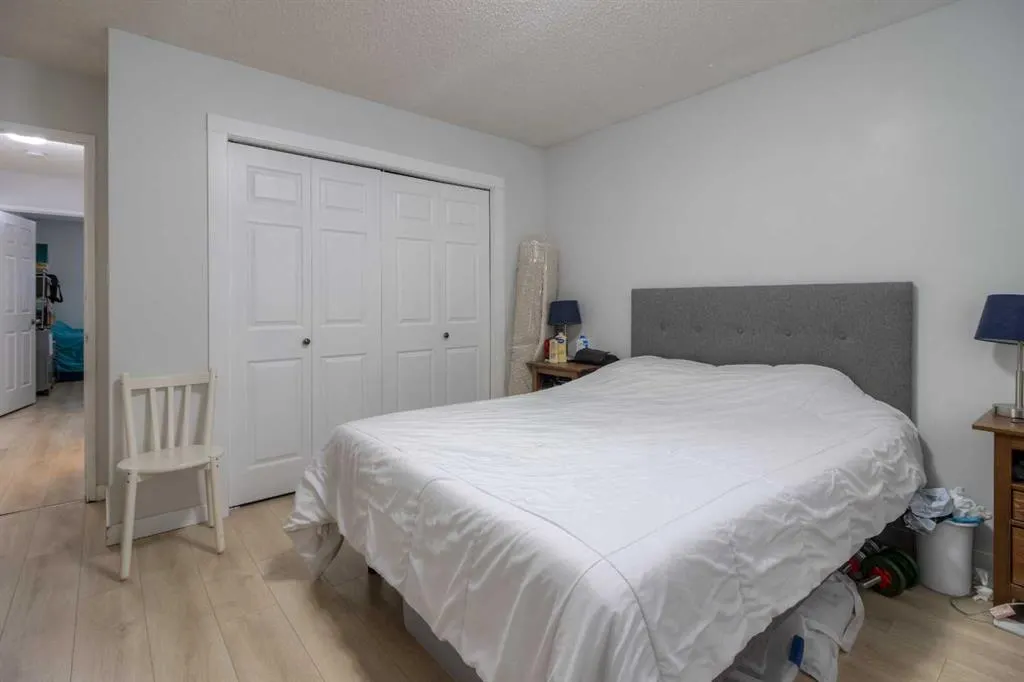 7 Cayuga Place W