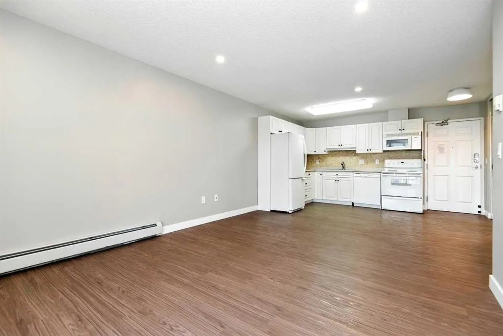 4319 49 Street, #401