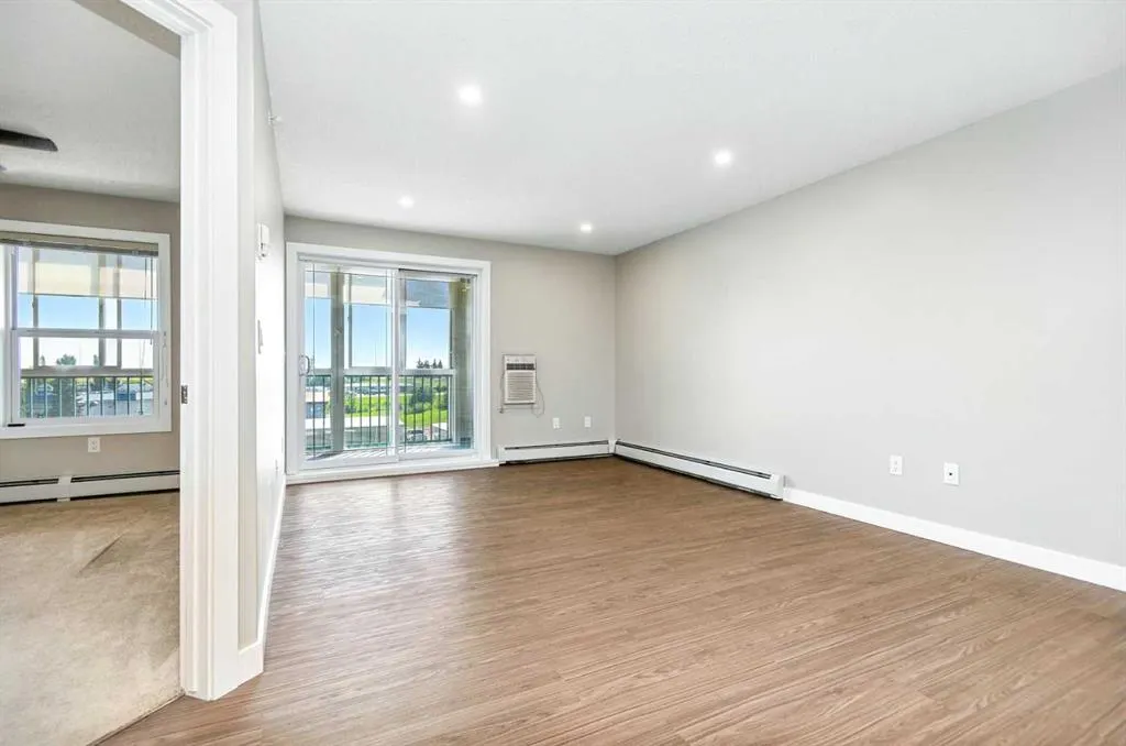 4319 49 Street, #401