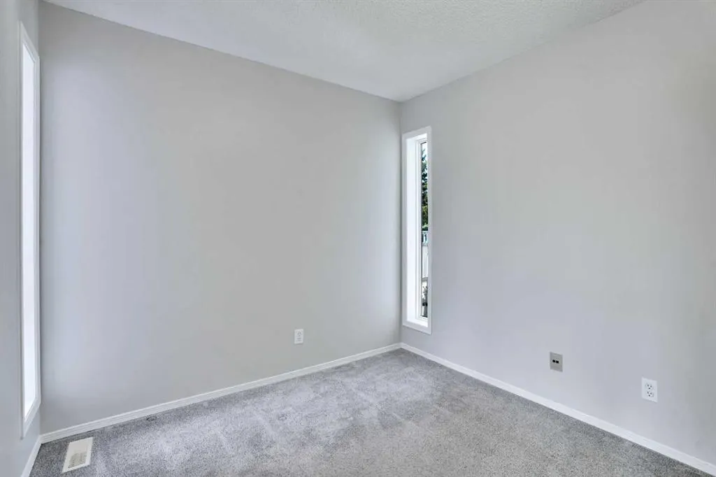 8 Woodside Circle NW