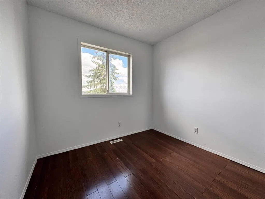 61 Applemont Place SE