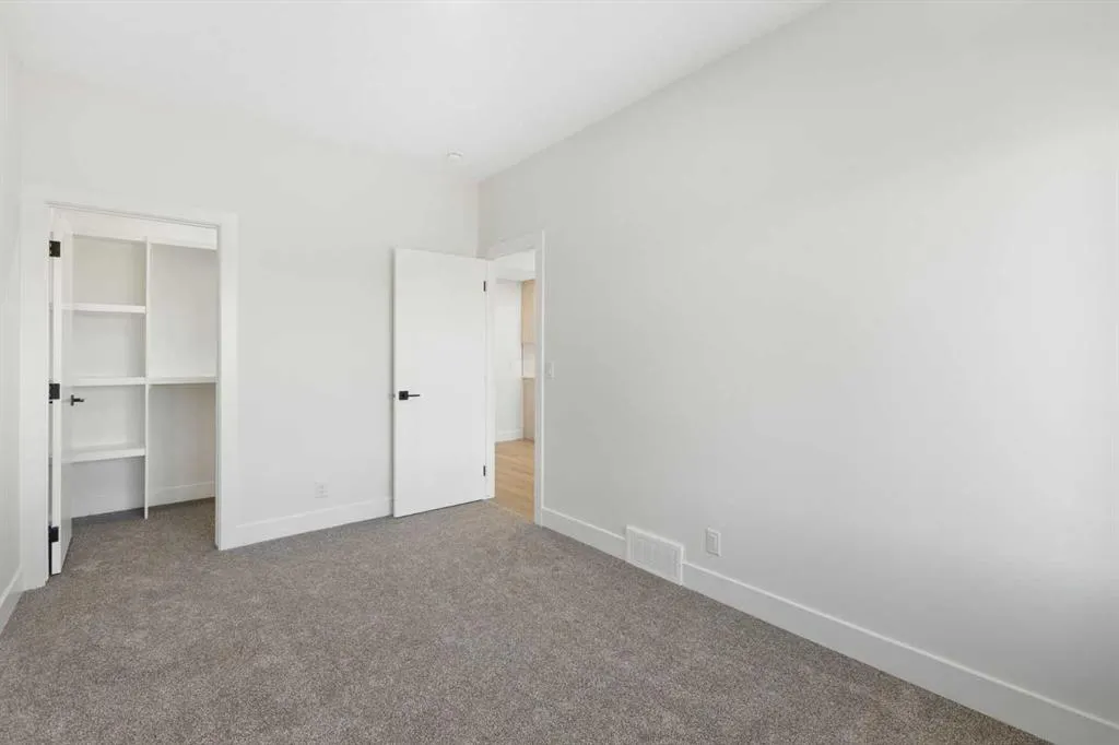 83 Midgrove Drive SW