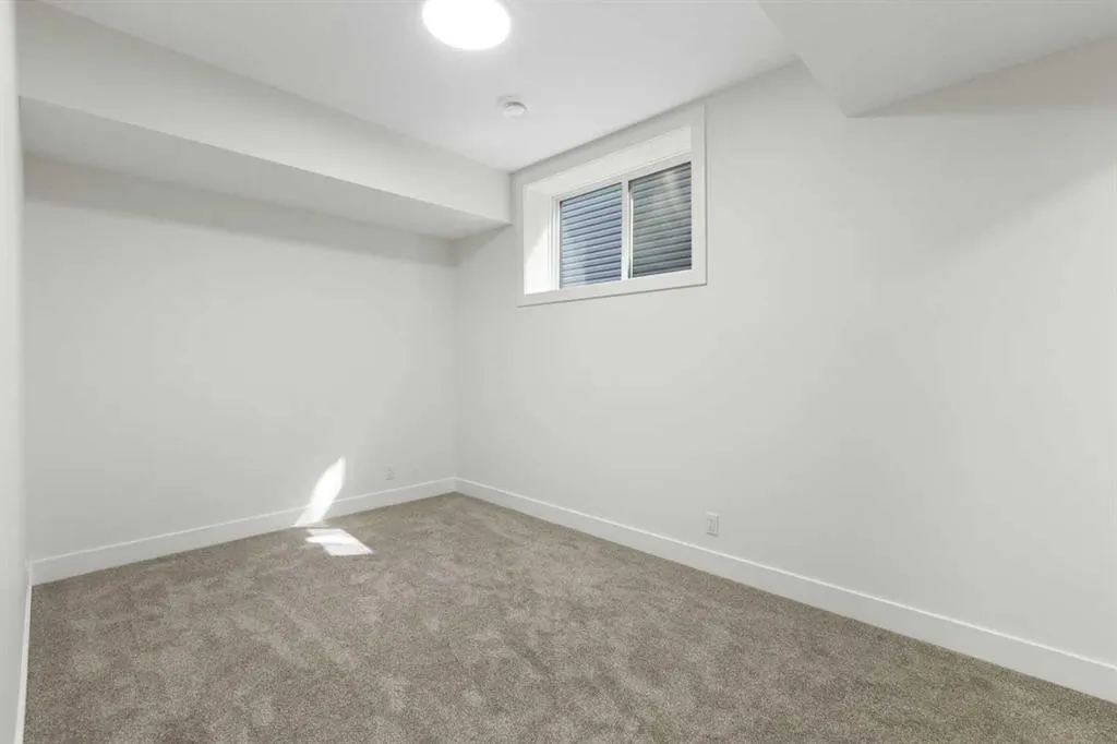 83 Midgrove Drive SW