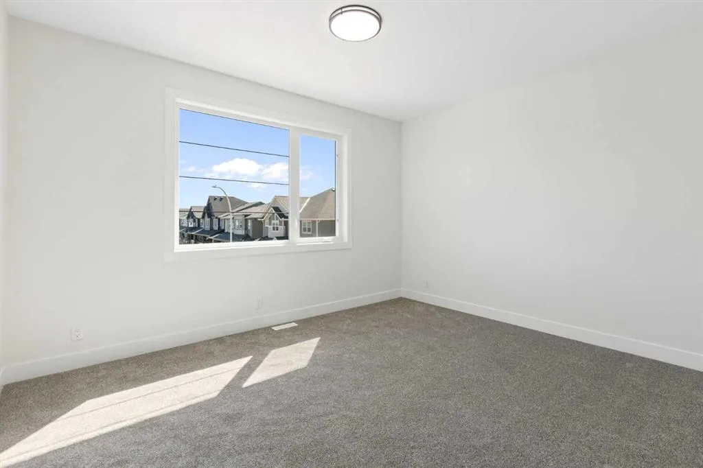 83 Midgrove Drive SW