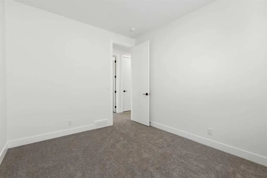 83 Midgrove Drive SW