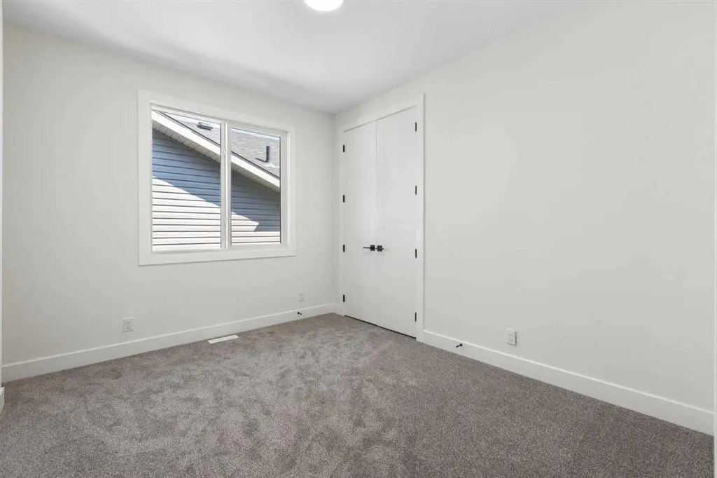 83 Midgrove Drive SW