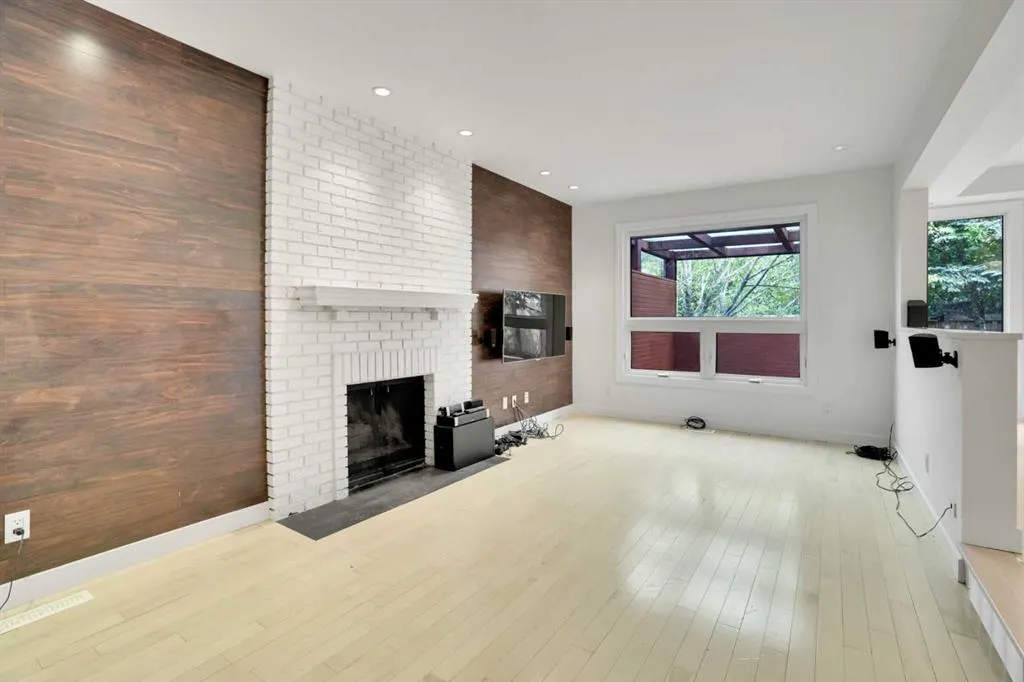 235 Coachwood Crescent SW