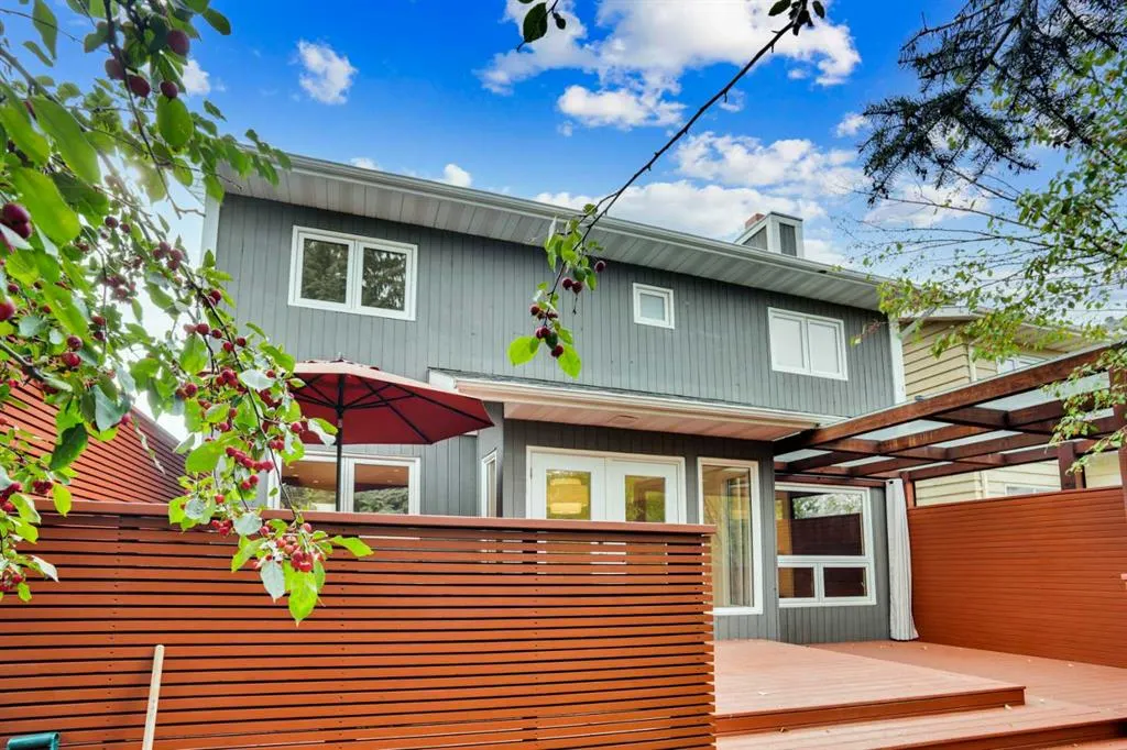 235 Coachwood Crescent SW
