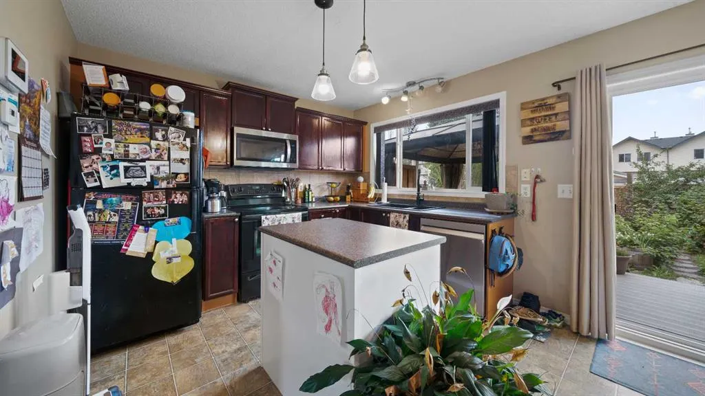 221 Elgin Place SE