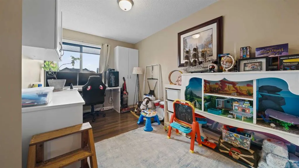 221 Elgin Place SE