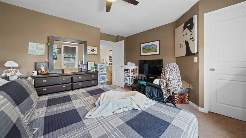221 Elgin Place SE