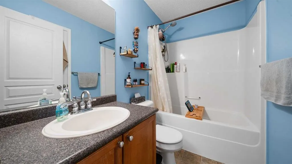 221 Elgin Place SE