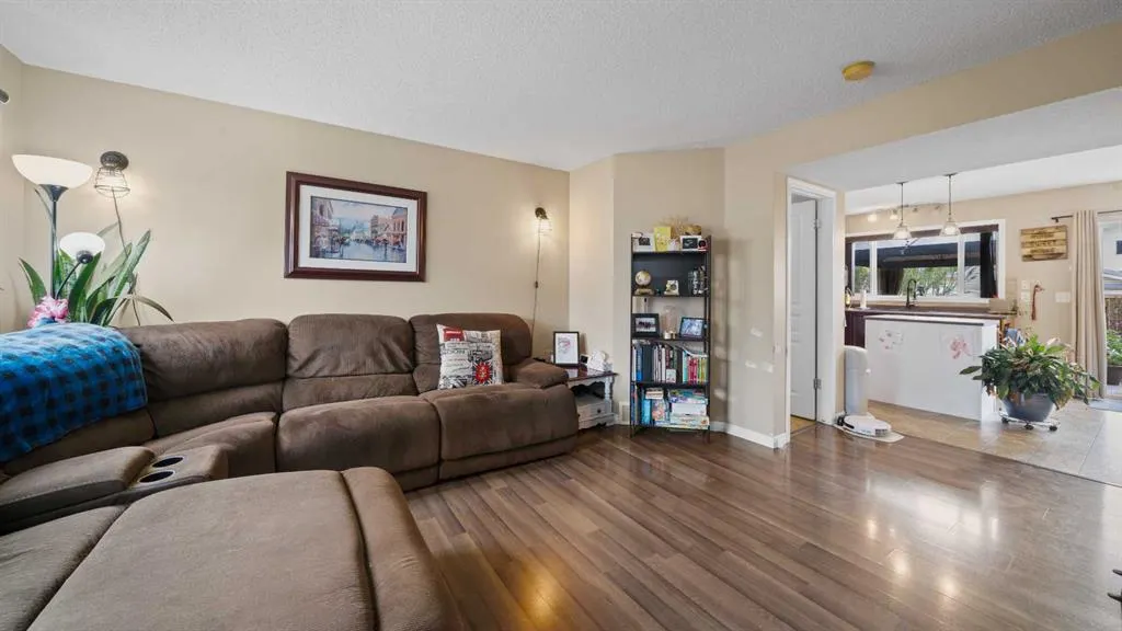 221 Elgin Place SE