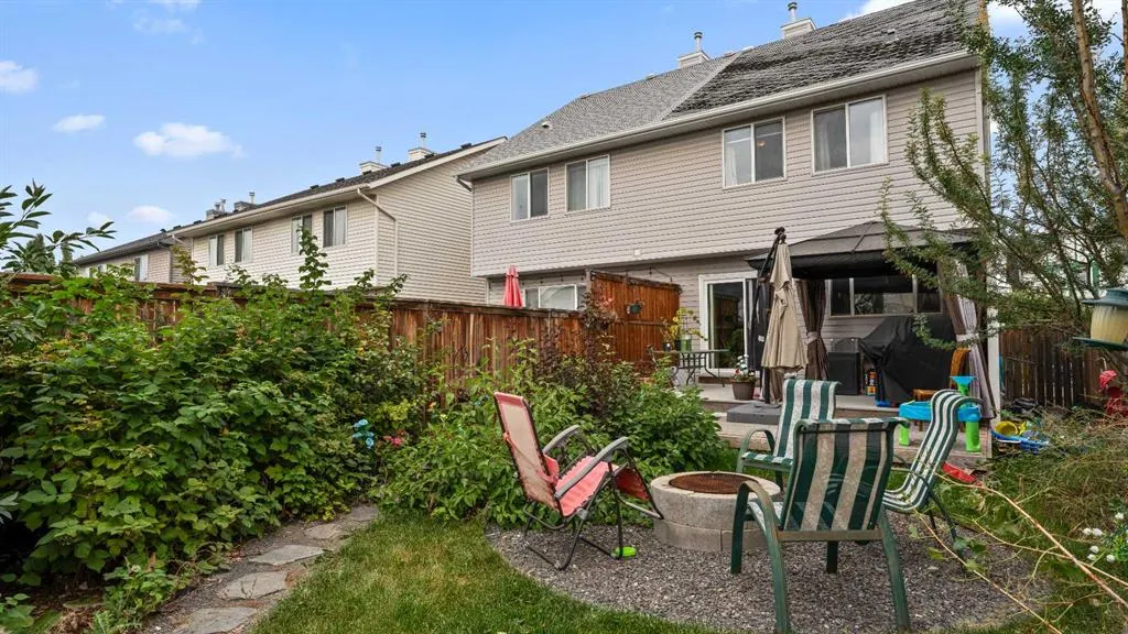 221 Elgin Place SE