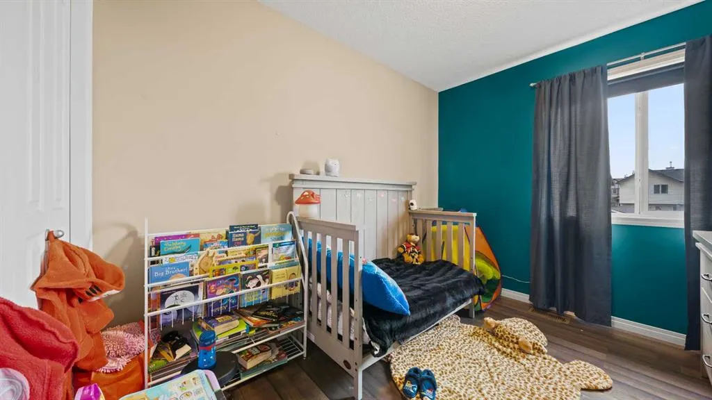 221 Elgin Place SE