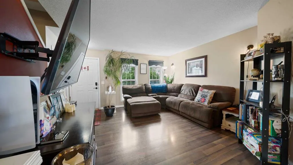 221 Elgin Place SE