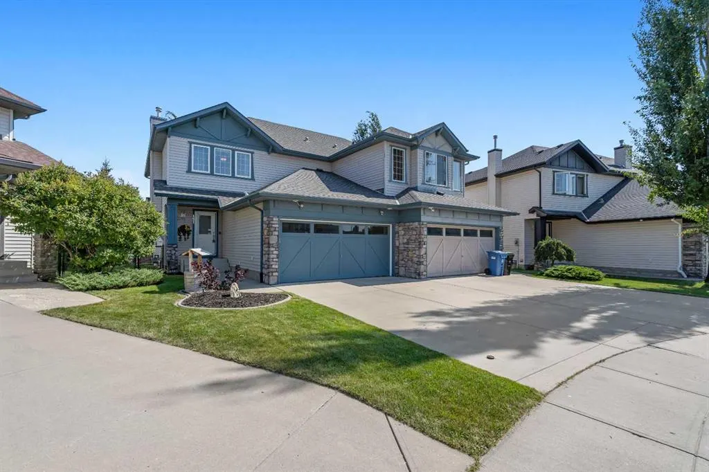121 Cougarstone Place SW