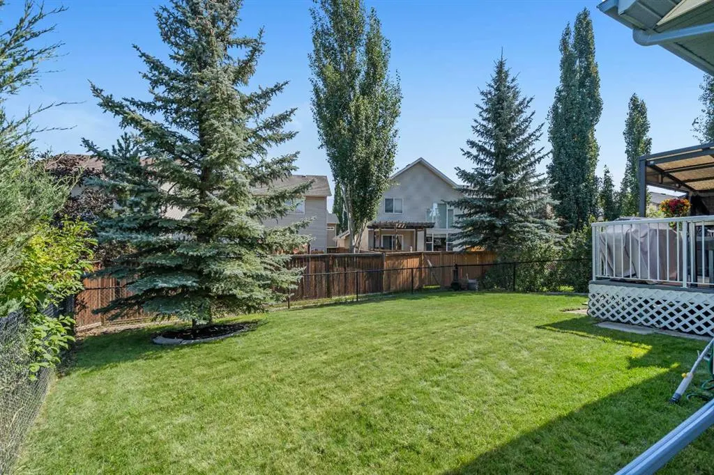 121 Cougarstone Place SW