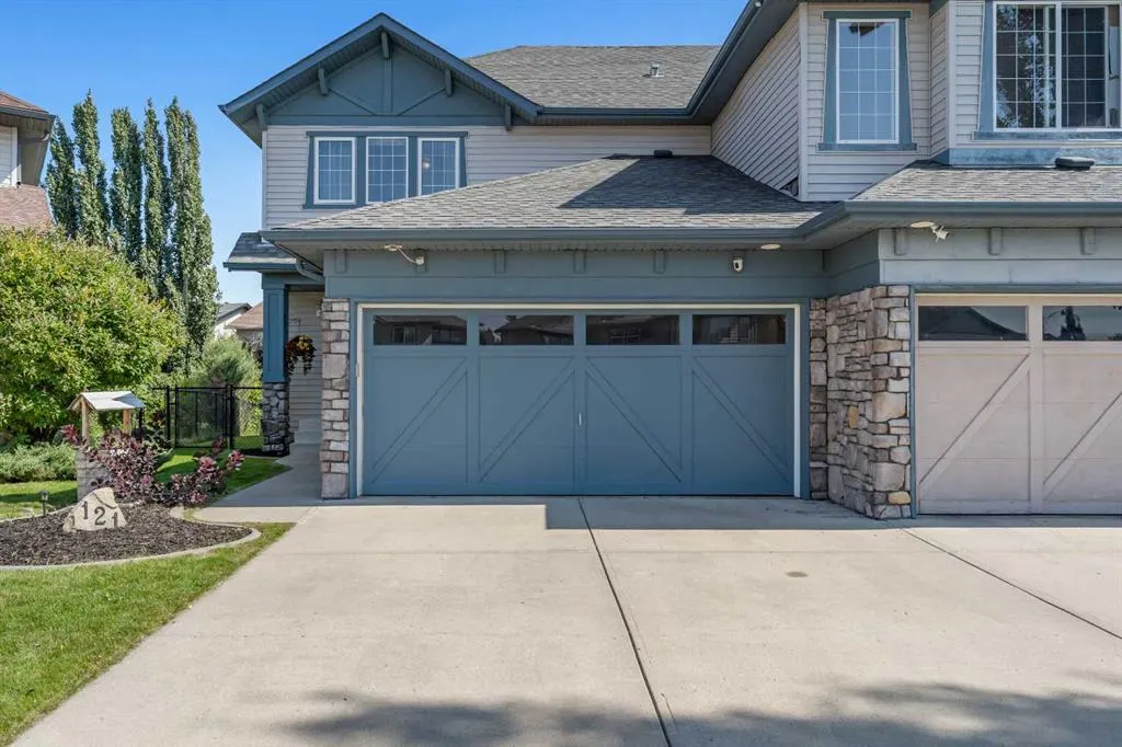 121 Cougarstone Place SW