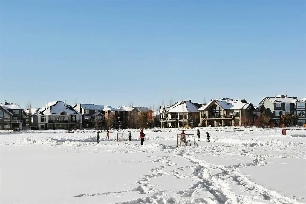 2 Autumn Grove SE