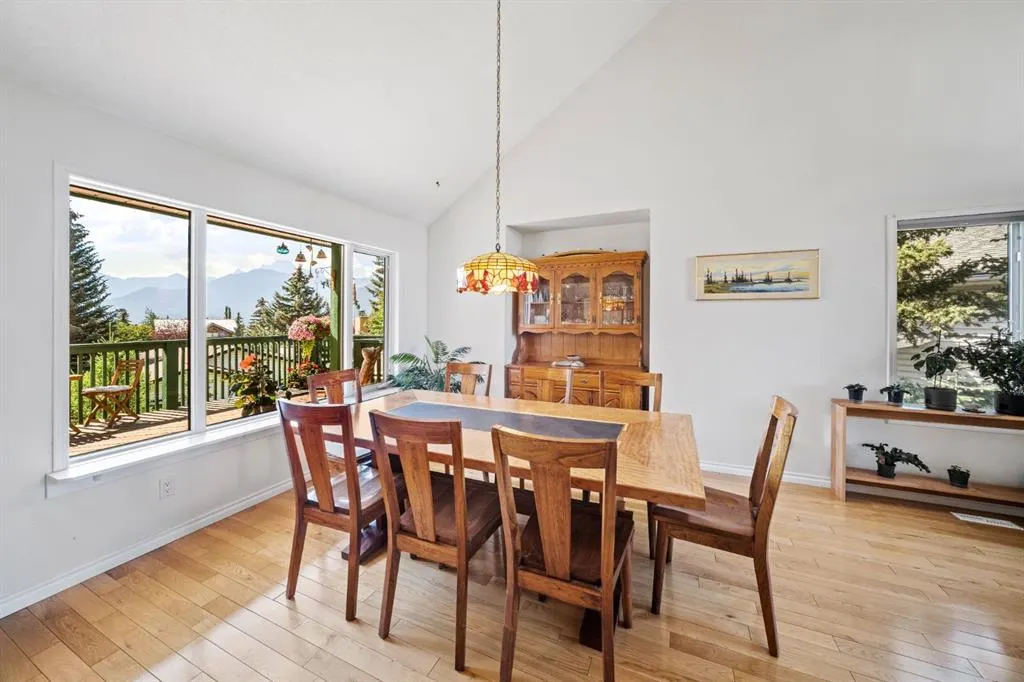 330 Canyon Close
