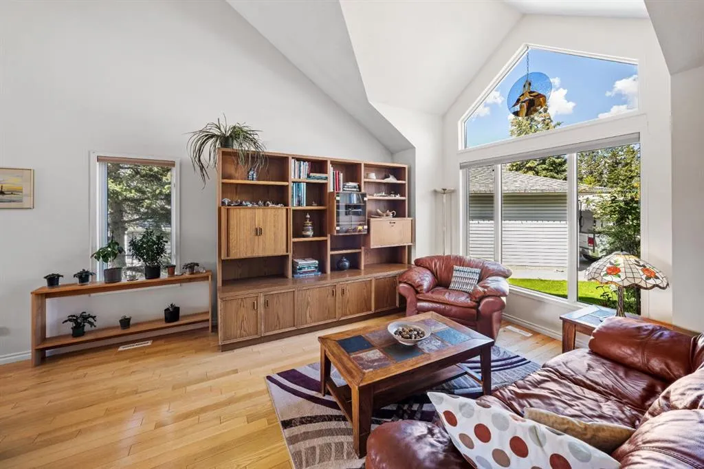 330 Canyon Close