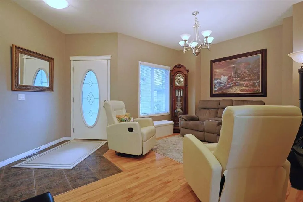 242 Royal Birkdale Crescent NW