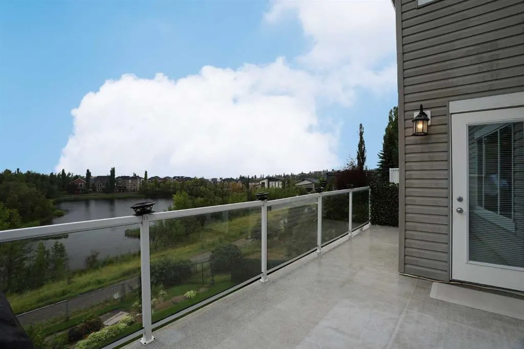 242 Royal Birkdale Crescent NW