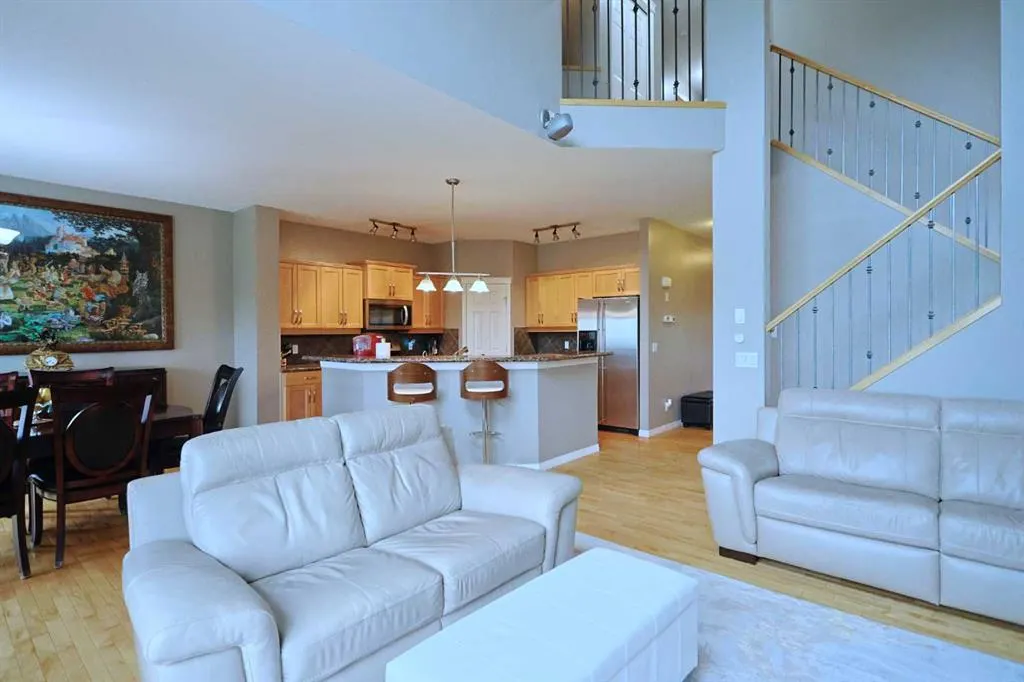 242 Royal Birkdale Crescent NW