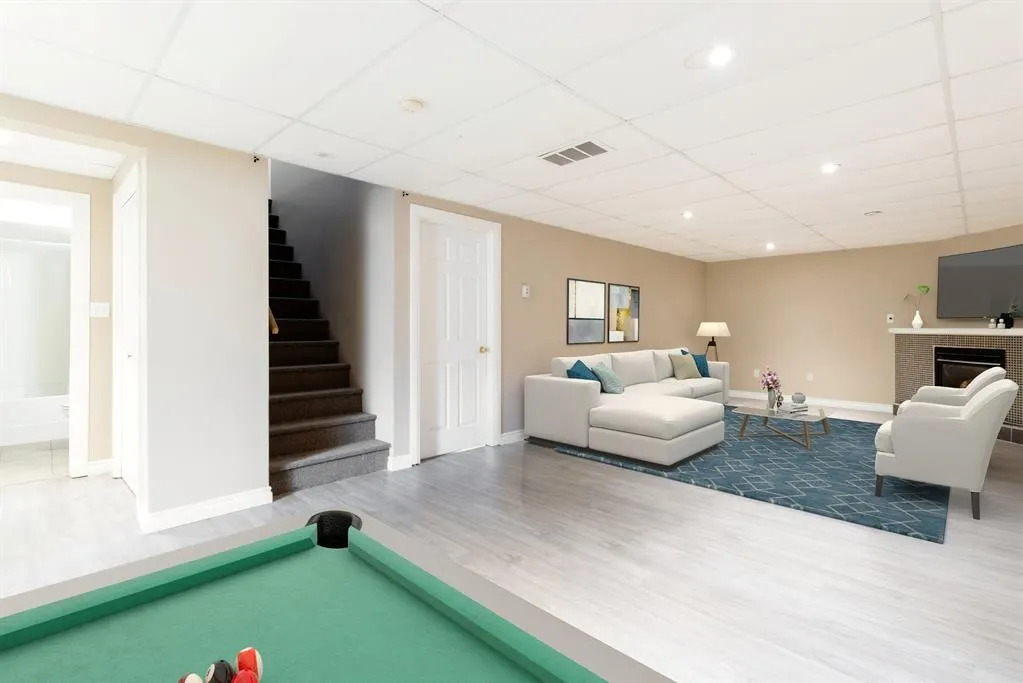 121 Cheecham Court