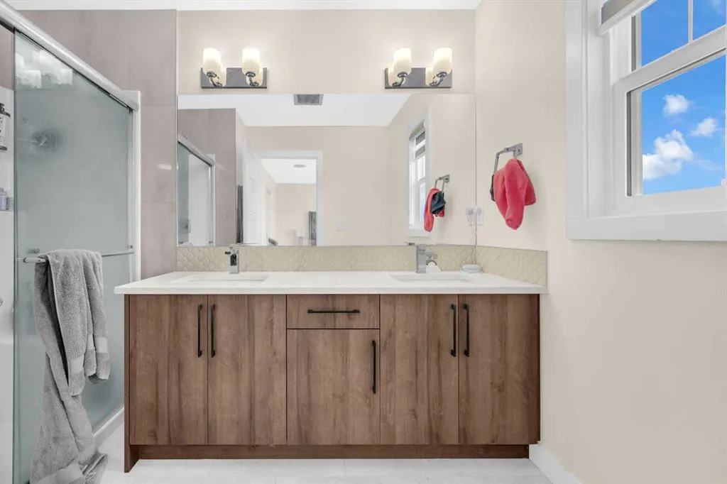 101 Midtown Close SW