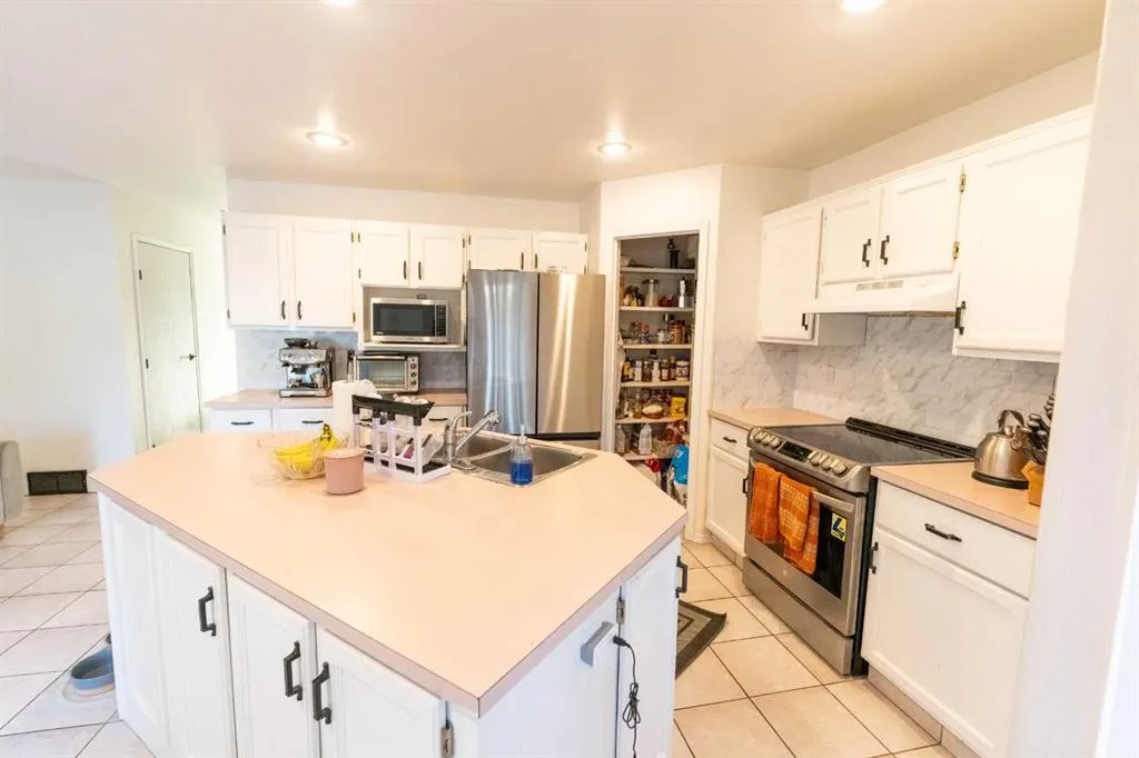 33 Sundown Close SE