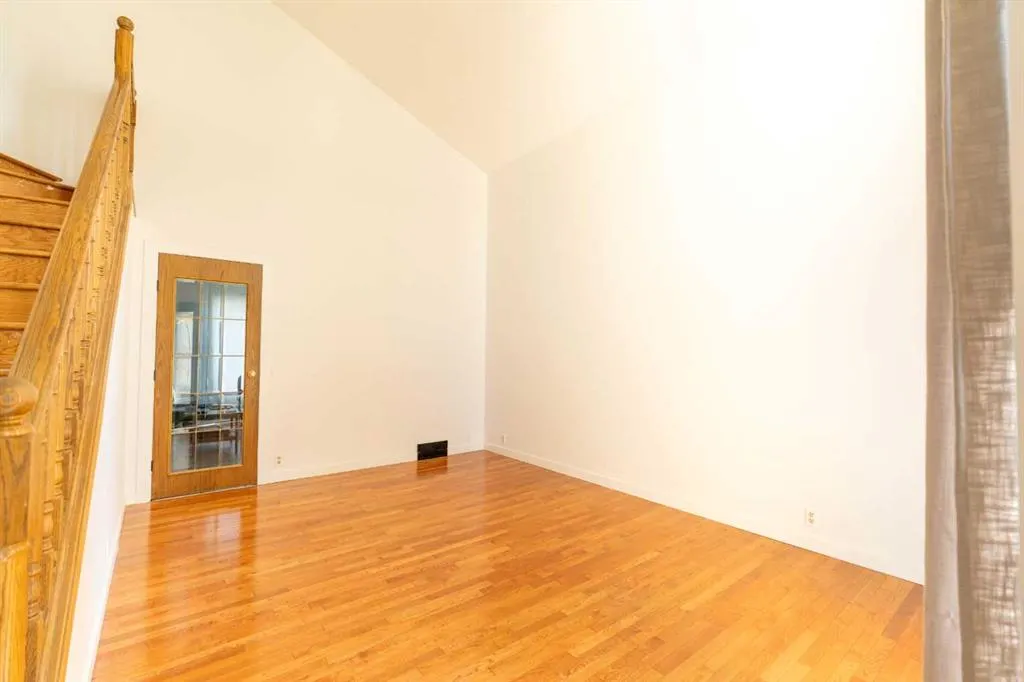 33 Sundown Close SE