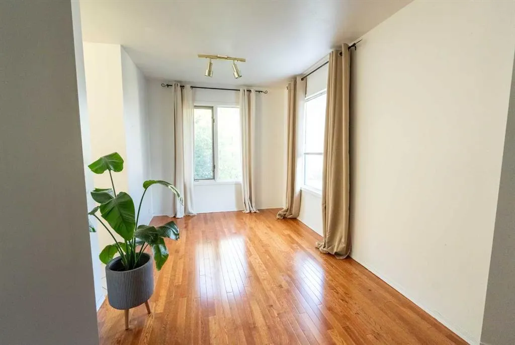 33 Sundown Close SE