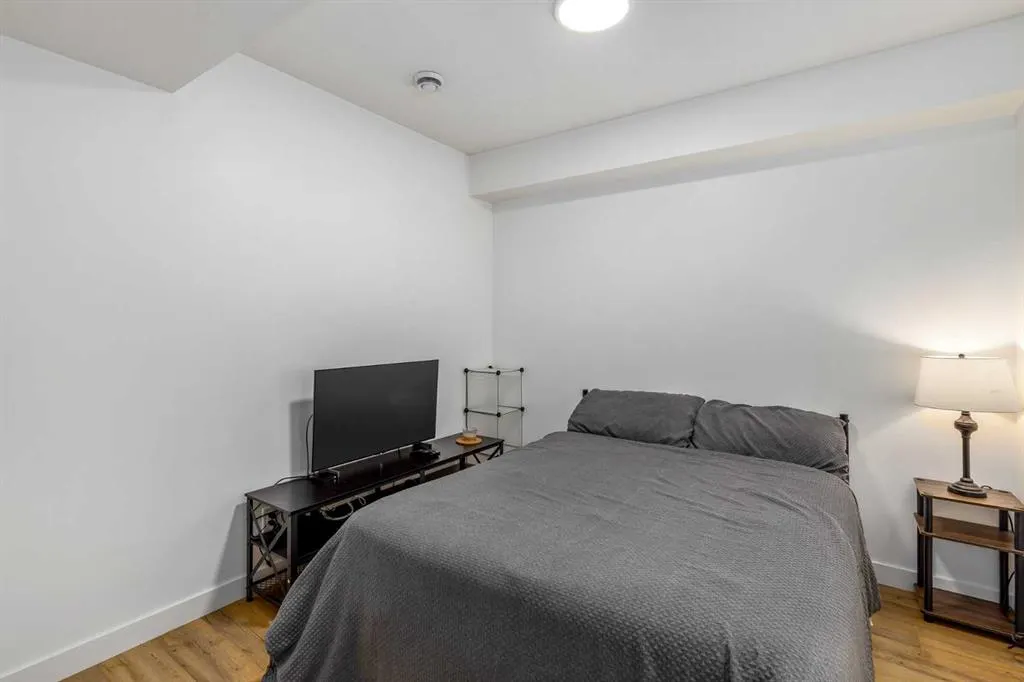 350 Masters Row SE
