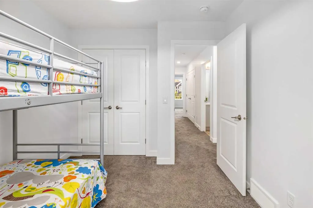 350 Masters Row SE