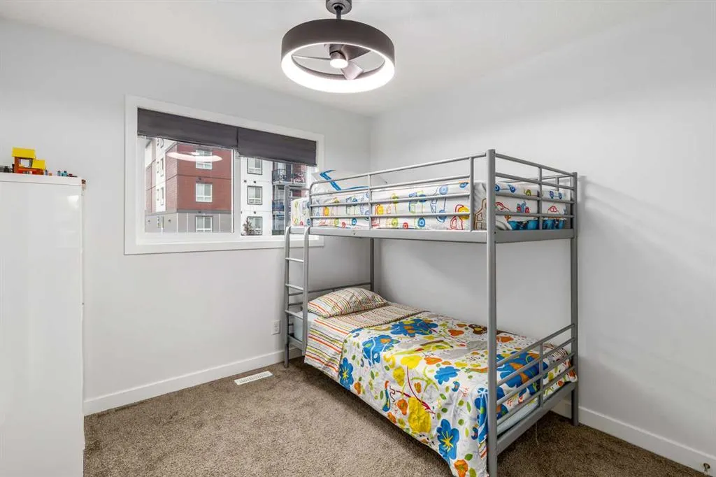 350 Masters Row SE
