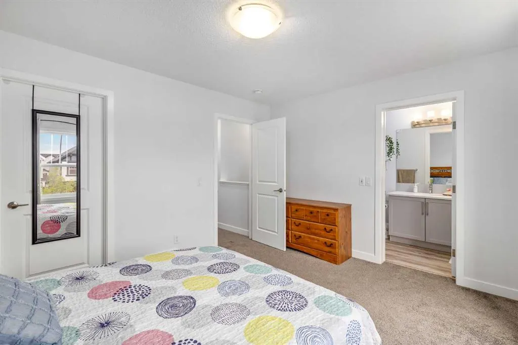 350 Masters Row SE