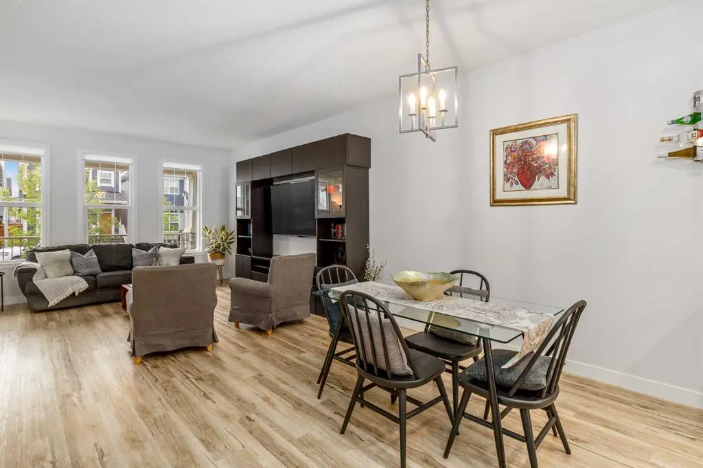 350 Masters Row SE