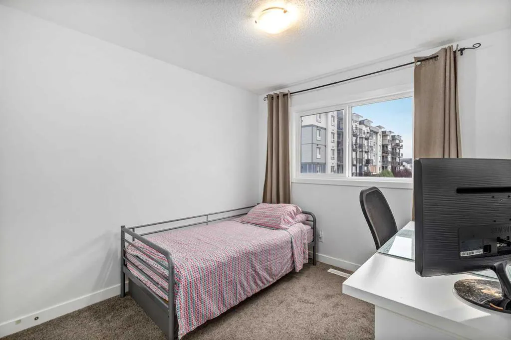 350 Masters Row SE