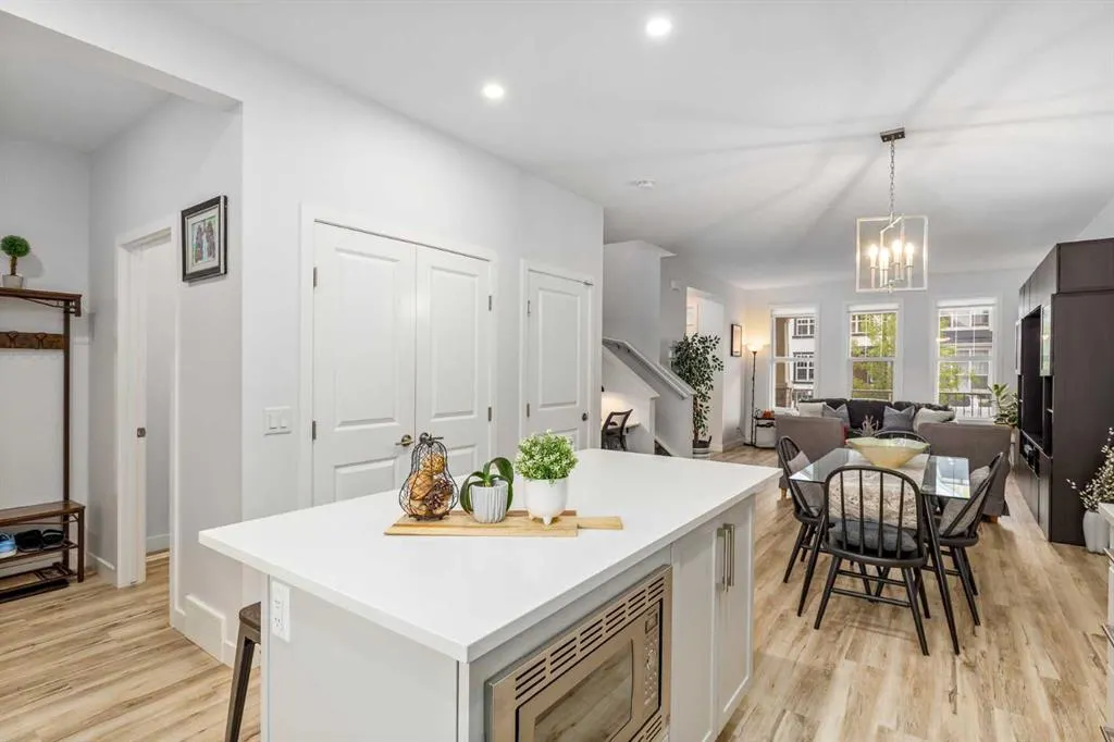 350 Masters Row SE