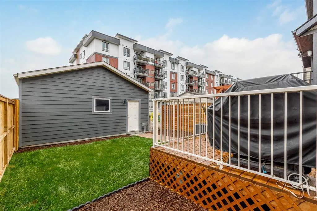 350 Masters Row SE