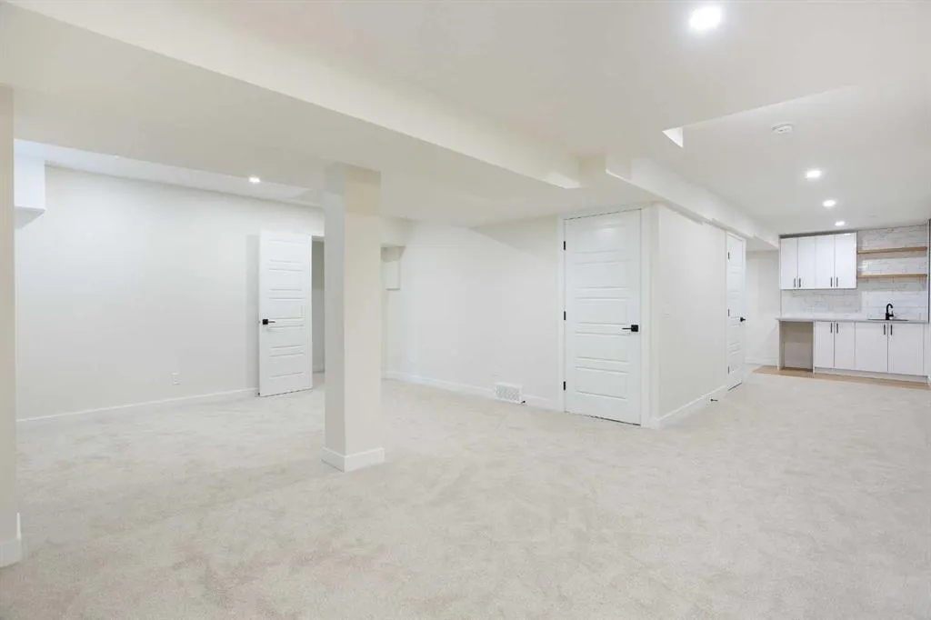 24 Hawkwood Crescent NW